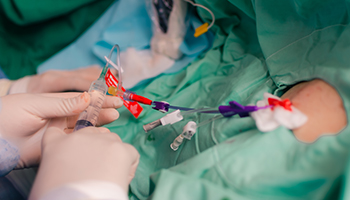 INSERCIÓN DE CATÉTER VENOSO CENTRAL VÍA PERIFÉRICA Y CUIDADOS EN ACCESOS VENOSO CENTRALES ENFOQUE ADULTO, PEDIÁTRICO Y NEONATAL